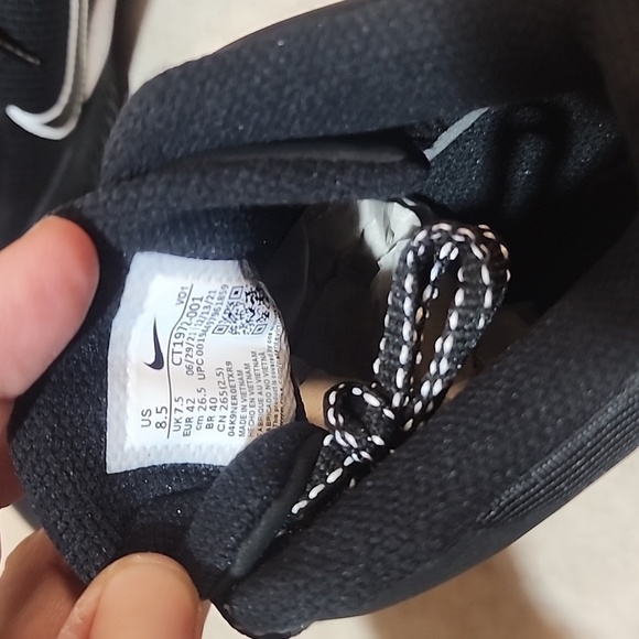 Nike KYRIE Flytrap 4 NWOB size 8.5 Men - Picture 7 of 8